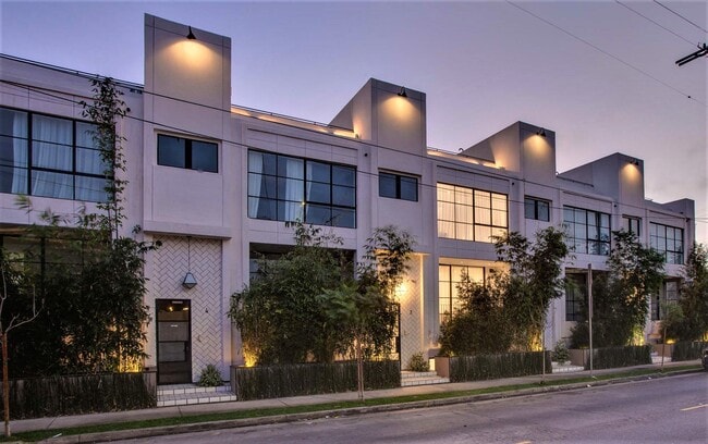 Building Photo - 1252 N Las Palmas Ave Building Photo - 1252 N Las Palmas Ave