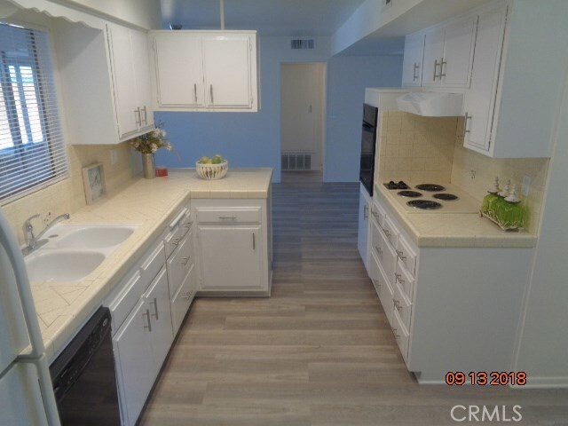 Foto del edificio - 28813 Snead Dr