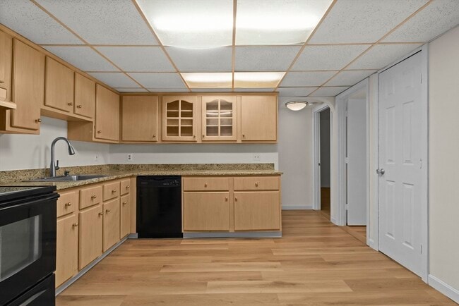 Building Photo - 7 Shadowbrook Ln