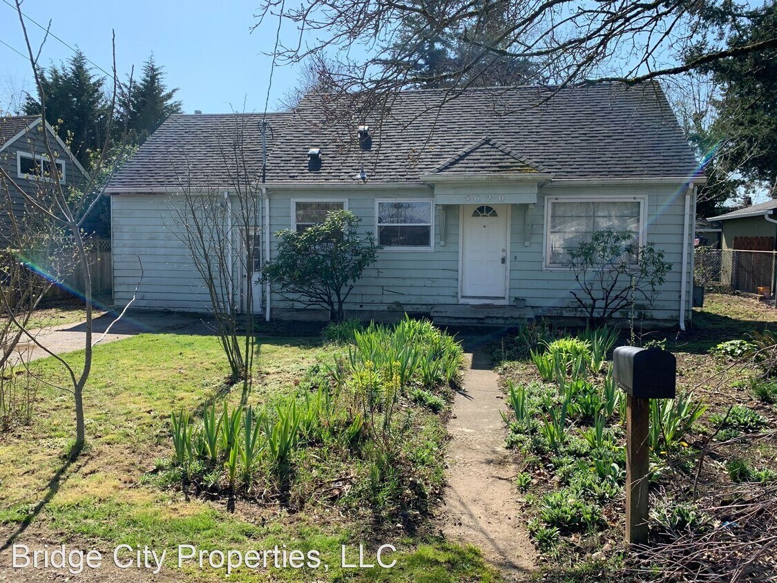 Primary Photo - 3 br, 2 bath House - 5620 SE Lambert St.
