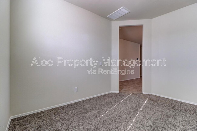 Building Photo - 1246 E Paul Dr