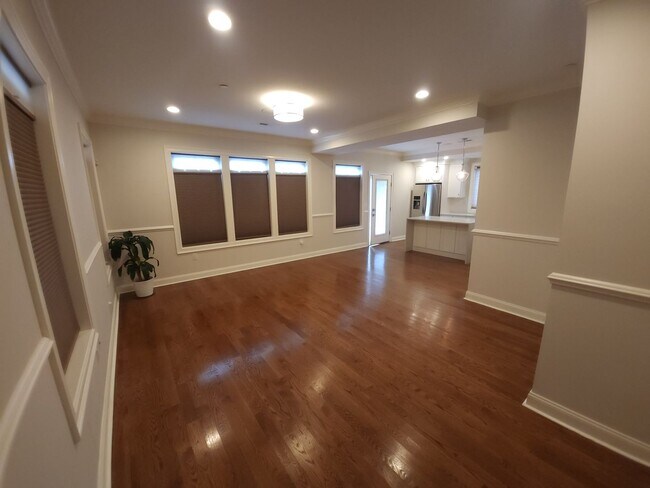 Building Photo - Stunning and Spacious Top Floor 2 Bd 2 Bath in Jamaica Plain with Parking. *One Month FREE!