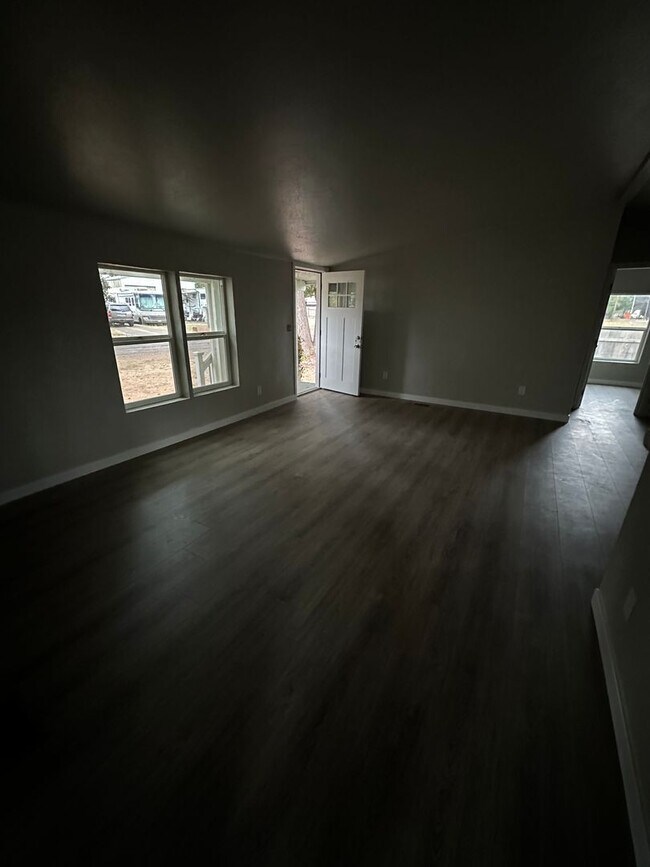 Foto del edificio - 3-bedroom 2 bath House