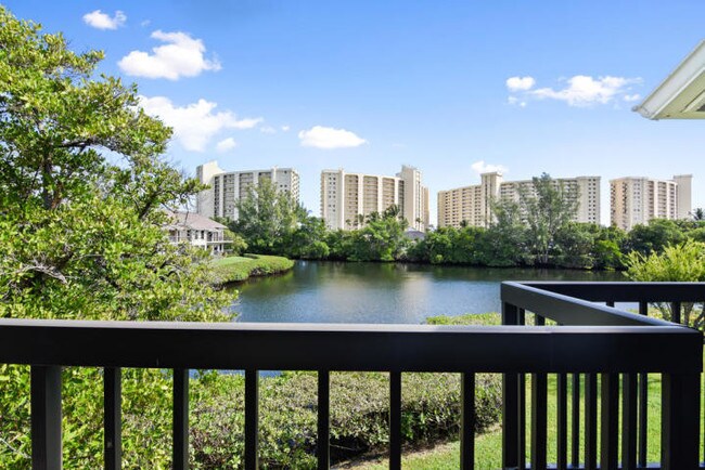 Building Photo - 1902 Fairway Dr S