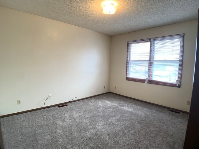 Foto del edificio - 102 E Kenyon Ave