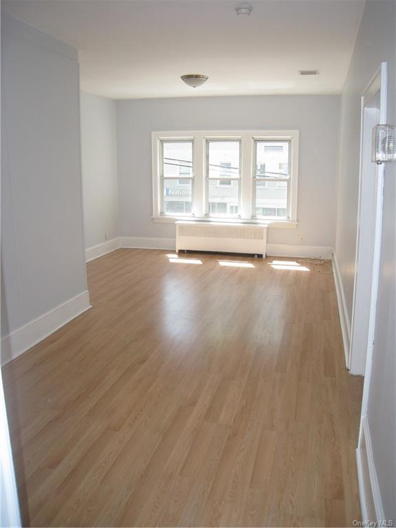 Foto principal - 221 E Main St