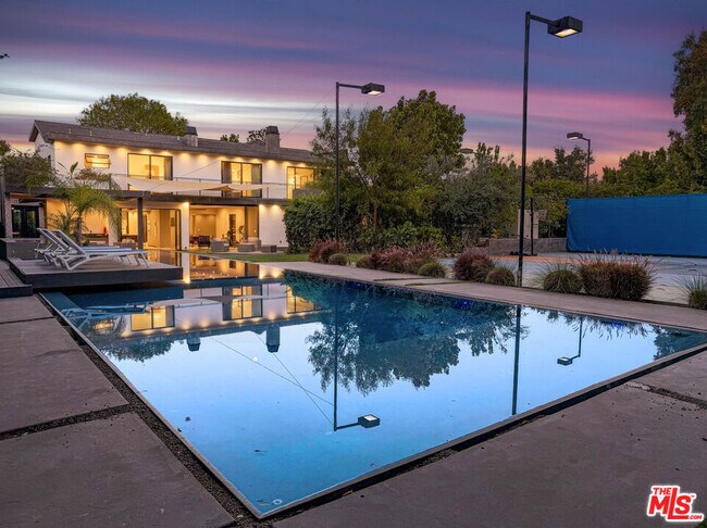 Foto del edificio - 5415 Amestoy Ave