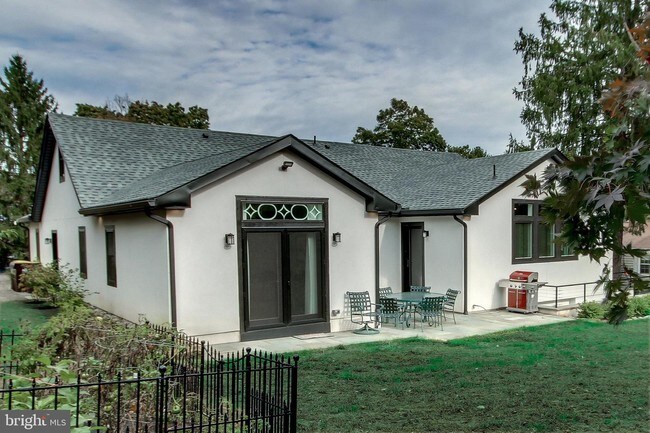 Building Photo - 12A Easthill Dr