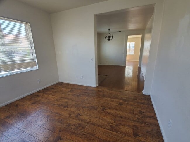 Foto del edificio - 3 bed/ 2.5 bath house 1,955 sqft