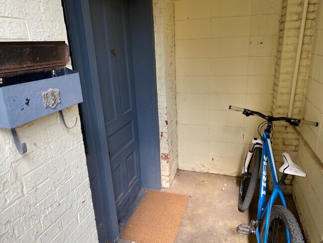 Foto del edificio - 2122 N Clifton Ave