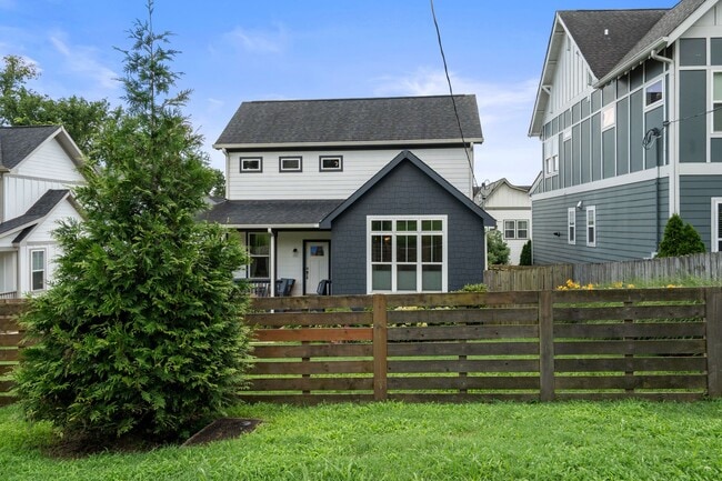 Building Photo - 2038 Straightway Ave
