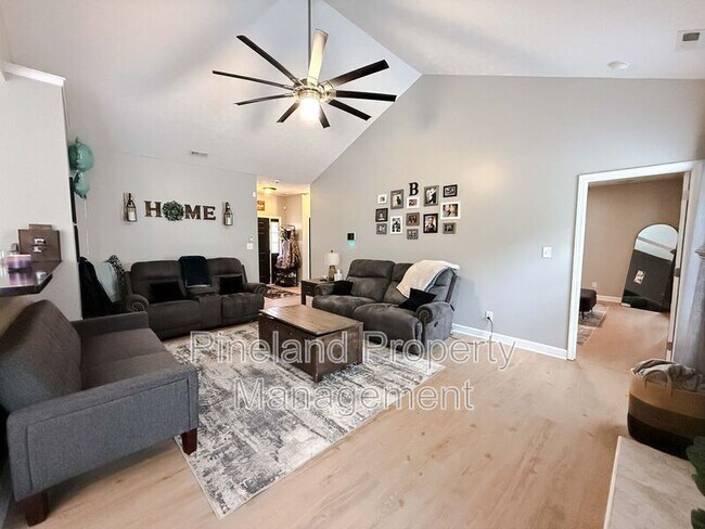 Foto del edificio - 229 Scarlet Oak Dr