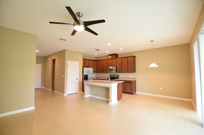 Building Photo - Beautiful 2 Bed 2.5 Bath with Loft Gated Town Home for Rent in Sanford, FL!