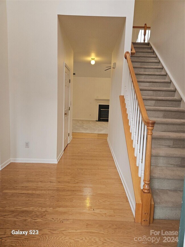 Building Photo - 10020 Spring Park Dr