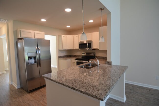 Building Photo - 1109 Fairway Ln