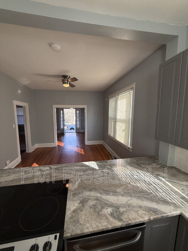 Foto del edificio - 608 W 19th St