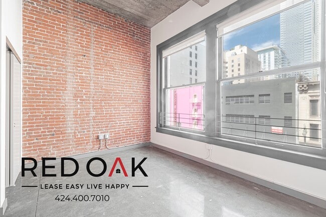 Building Photo - 430 S Broadway