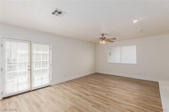 Building Photo - 861 Vegas Valley Dr