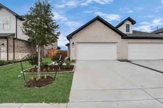 Building Photo - 21030 Shore Oak Dr