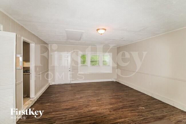 Building Photo - 6719 Timbers E Dr