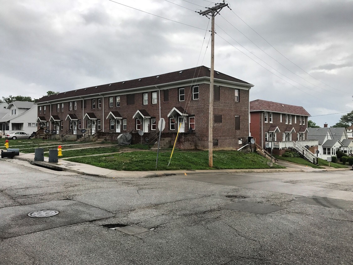 Primary Photo - 1049 S 28th St
