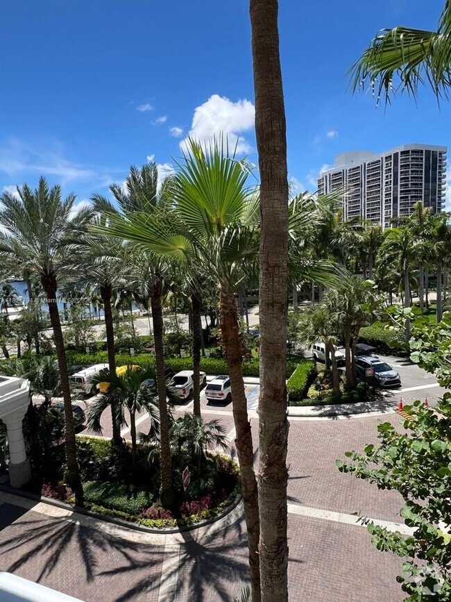 Building Photo - 21055 Yacht Club Dr