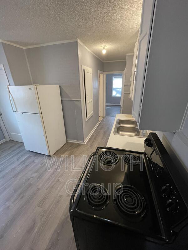 Building Photo - 2867 East Brookside Avenue - 1