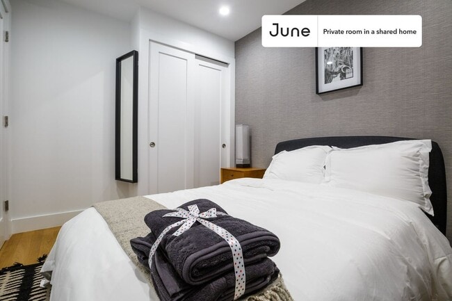 Building Photo - Room in Shared 4 bed/1.5 bath home