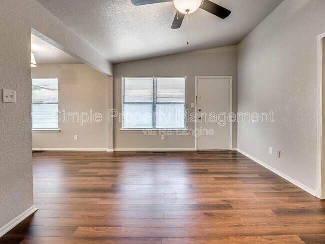 Foto del edificio - 1710 Hillcrest Dr