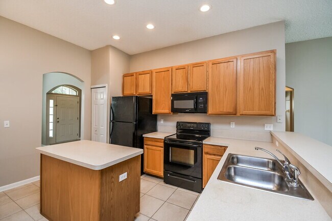 Building Photo - 9135 Prosperity Lake Dr