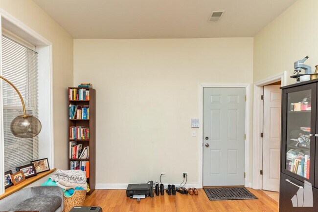 Building Photo - 1 bedroom in Chicago IL 60622