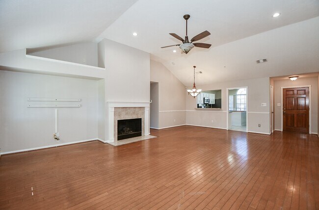 Foto del edificio - 9307 Tree Branch Dr