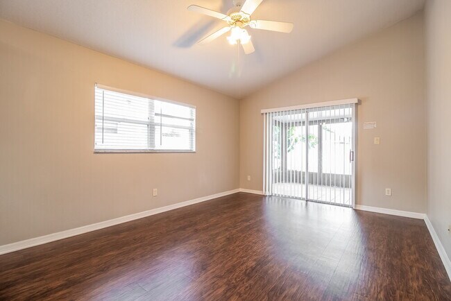 Foto del edificio - 10733 Brown Trout Cir