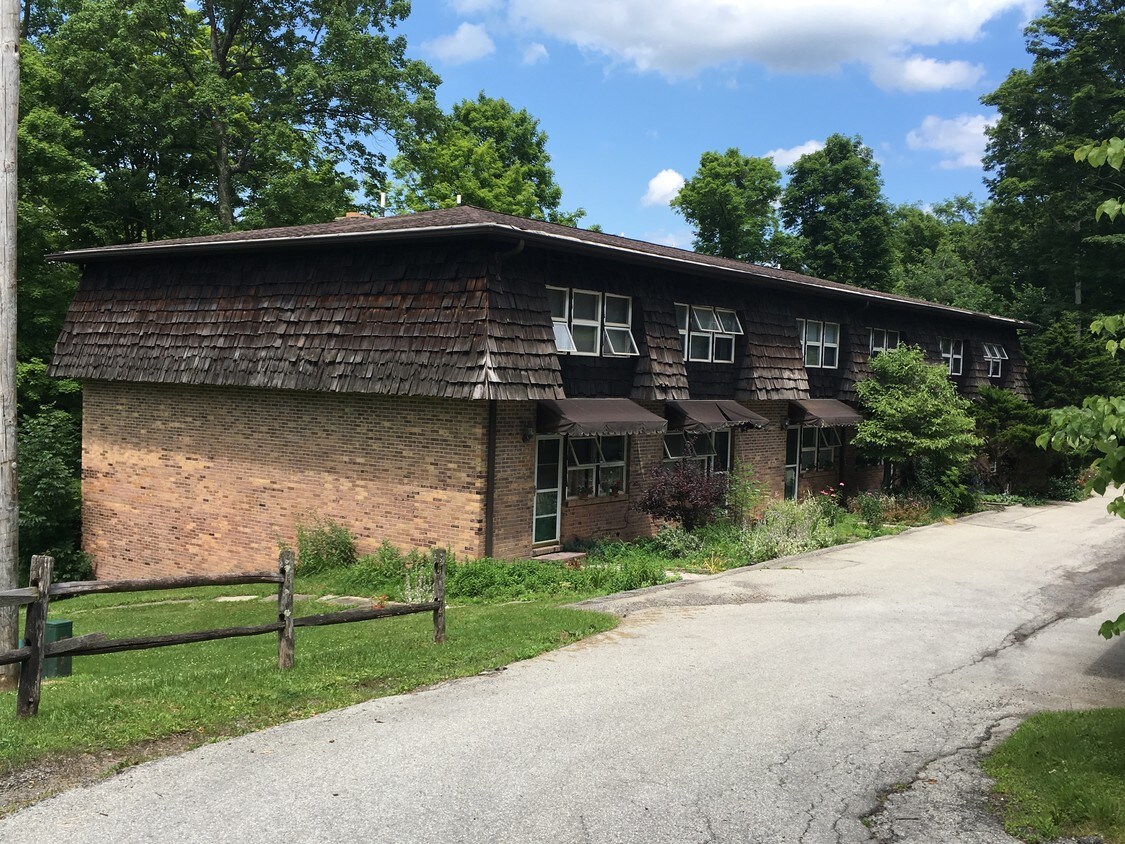 Primary Photo - 215 Oakview Dr