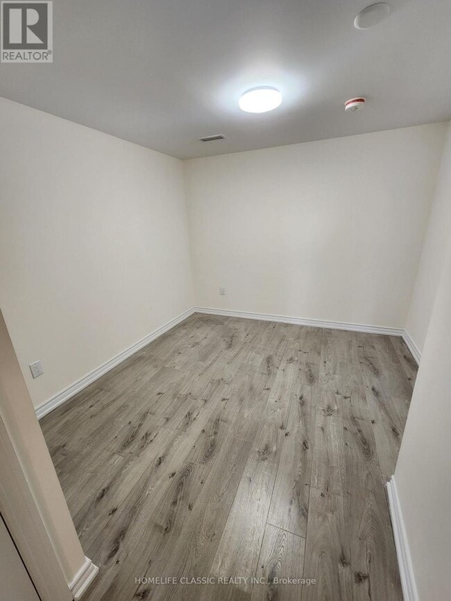 Building Photo - 5 Main St S