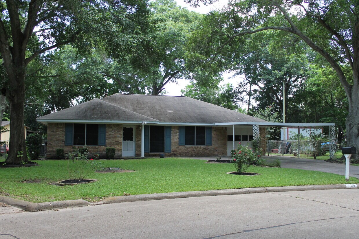 Charming home with new shutters - 730 Dezso Dr