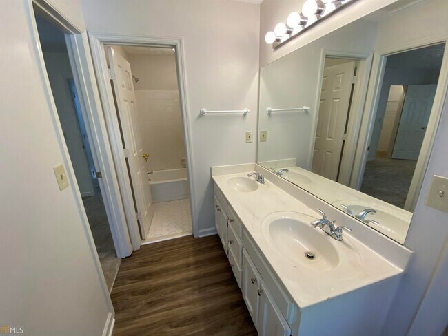 Foto del edificio - 2601 Rock Point Ln