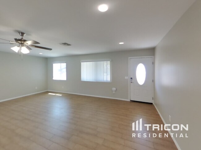 Foto del edificio - 9837 N 48th Ave