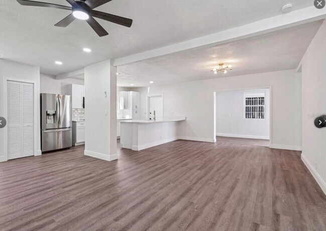 Foto del edificio - 6709 Hill Top Rd