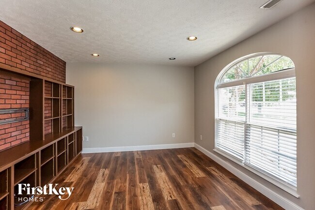 Building Photo - 7326 Bruin Dr