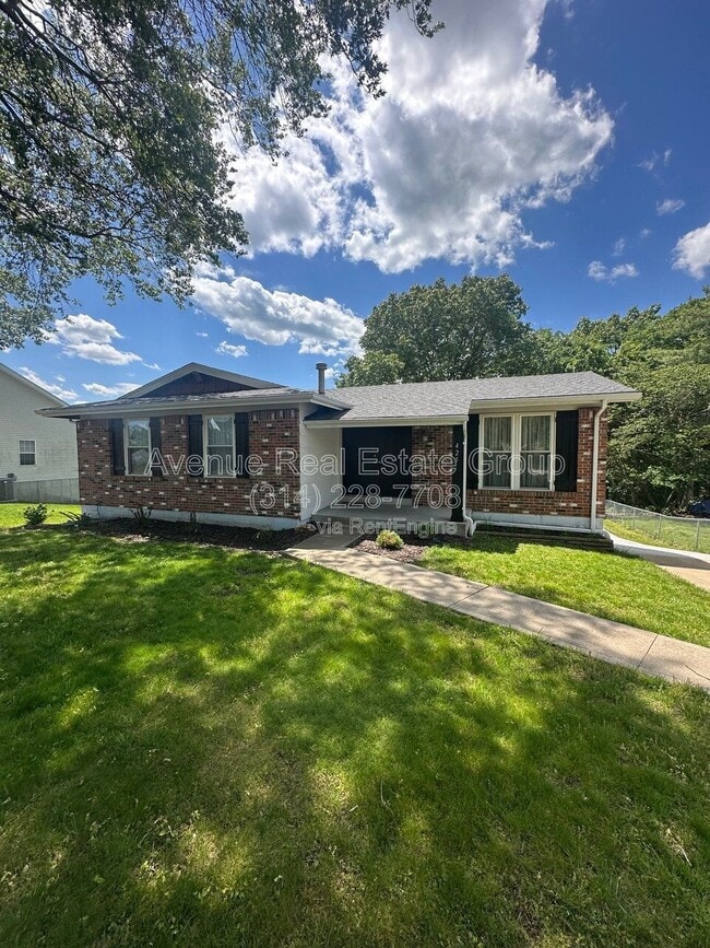 Building Photo - 425 Westglen Village Dr