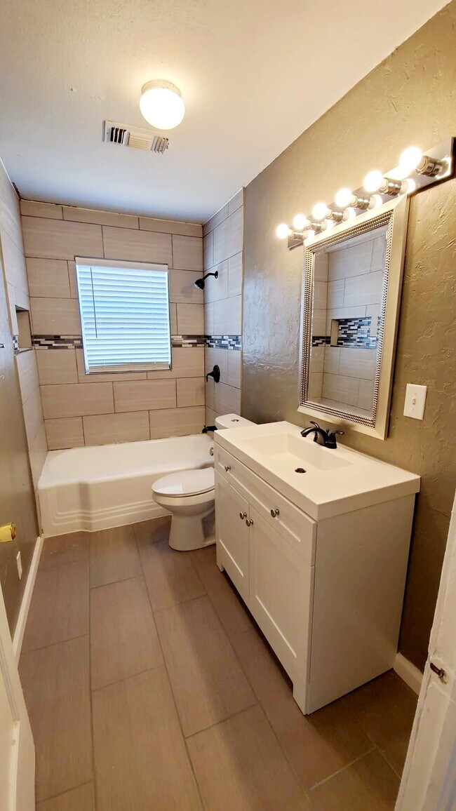 Building Photo - 2141 Austin St