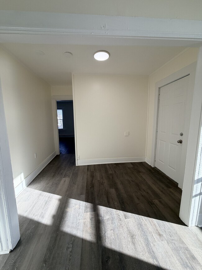 Entrada principal - 574 W Main St