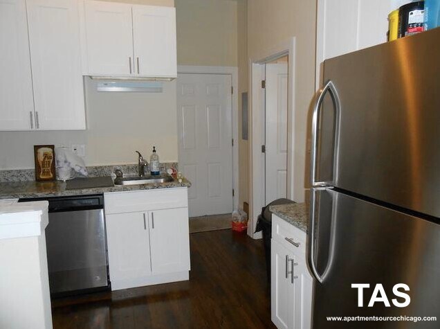 Foto principal - 2619 N Southport Ave