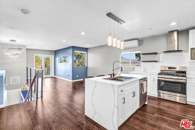 Building Photo - 4255 Raynol St