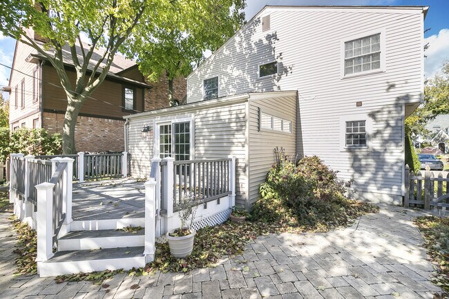 Foto del edificio - 663 Vinewood Ave