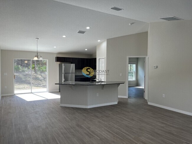 Foto del edificio - Only offering a minimum lease length of 15...