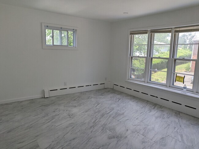 Building Photo - 89 Rose Pl