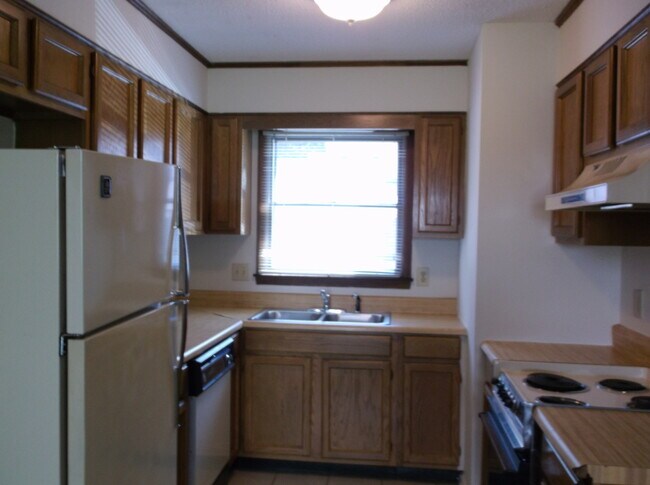 Foto del edificio - End Unit Townhome in Between Kernersville ...
