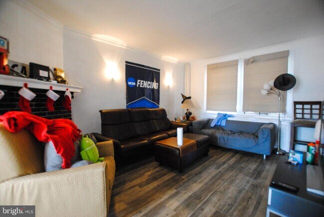 Foto del edificio - 213 E 33rd St